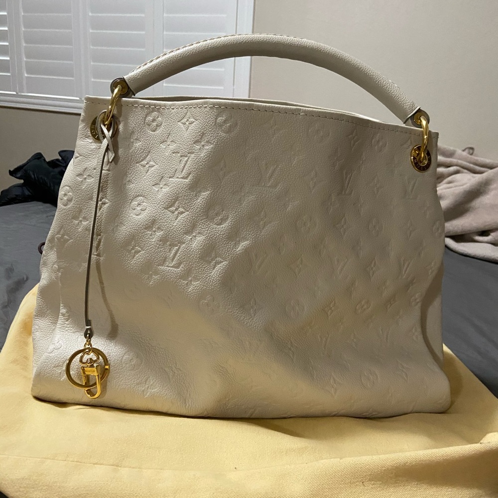 Louis Vuitton Artsy MM
